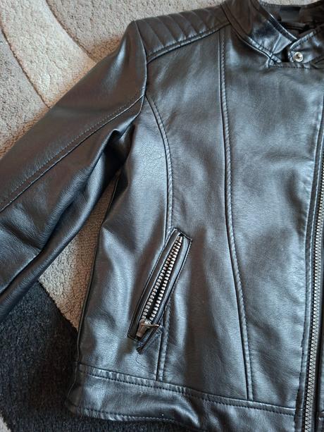 Koženková bundička, 134