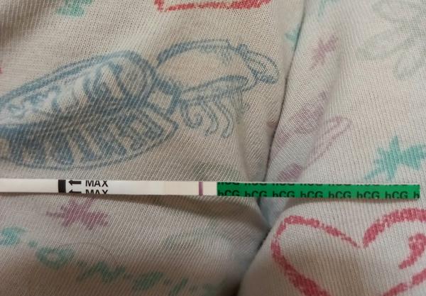 Viditelná ryska na těhotenském testu: Co znamená?