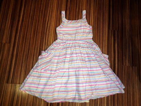 Krásné pruhované šaty s kapsami, 134