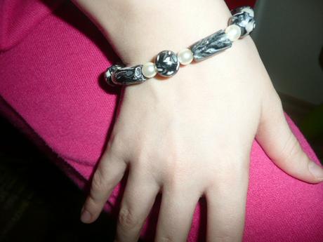 Náramek bižuterie,