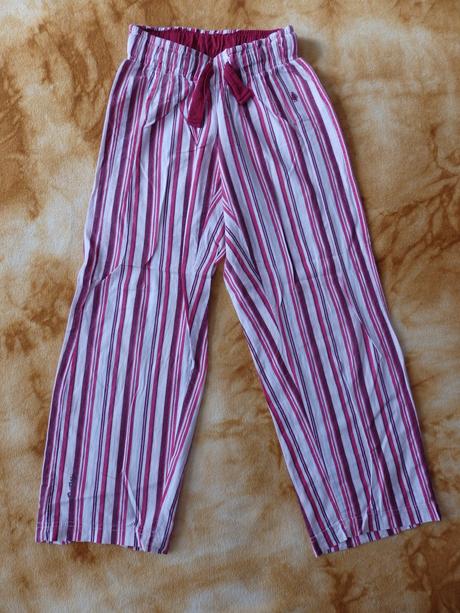 Pruhované kalhoty, 134