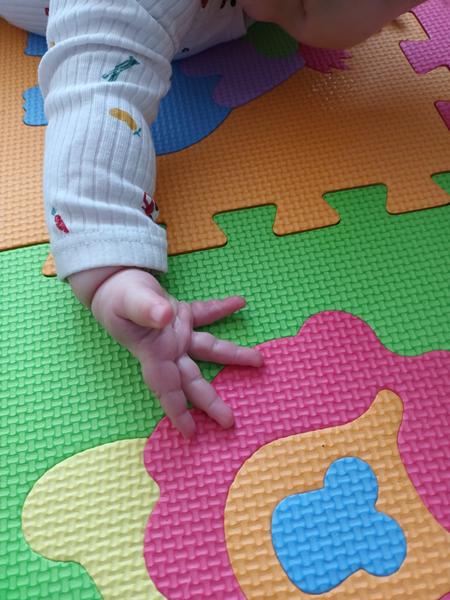 Má dcera špatně pokládá ručičku při pasení koníka