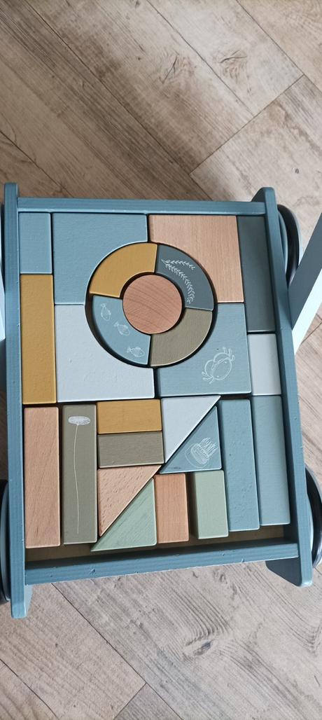 Dřevěný vozík little durch s kostkami, 