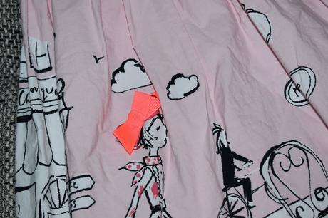 Nádherné šaty next s neon detaily, velikost 116, next,116