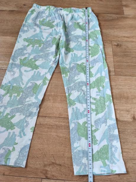 Pyžamo s dinosaury, sinsay,134