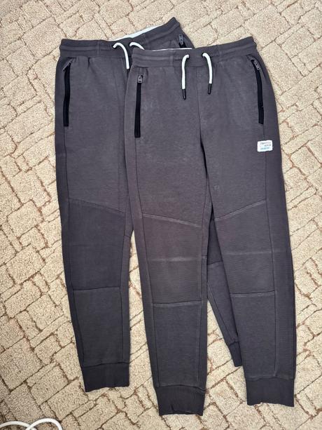 Tepláky- 2ks, reserved,146