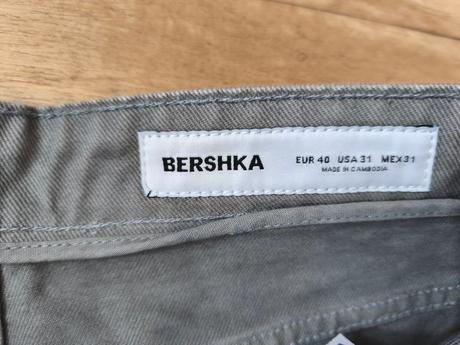 Kraťasy bershka, bershka,40