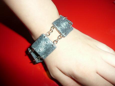 Náramek bižuterie,