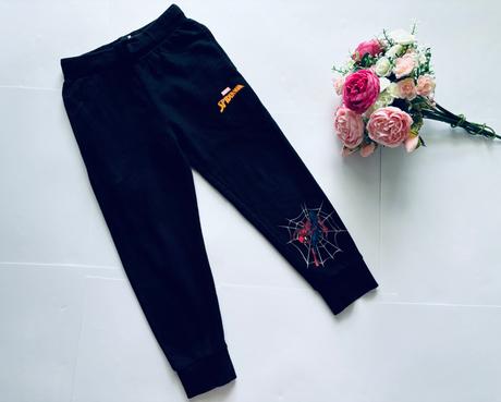 K1/ tepláky černé - v.3/4 roky, marvel,104