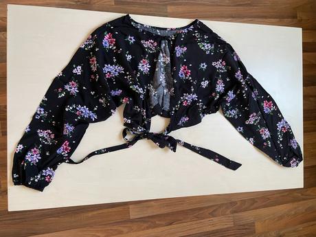 Květovaný crop top s průstřihem zad, vel xs, sinsa, sinsay,xs