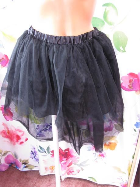 Černá tylová mini sukně, 152