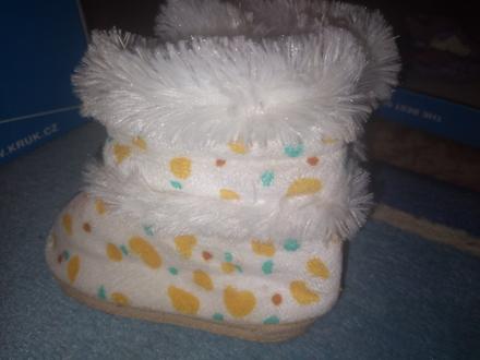 Dívčí capáčky, papučky vel. 17, vnit.stélka 11 cm, 17