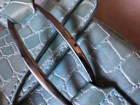 Svetle modra leskla kabelka mango, mango