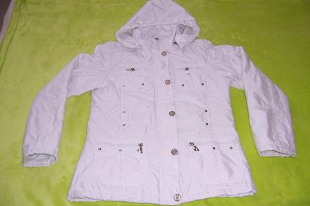 Bílá bunda s podšívkou a kapucí, m