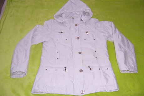 Bílá bunda s podšívkou a kapucí, m