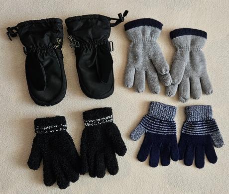 4x dětské chlapecké zimní rukavice (5-7let), 122