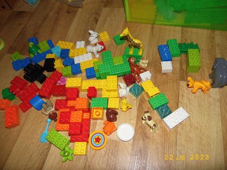 Lego duplo + podložka + kostky navíc,