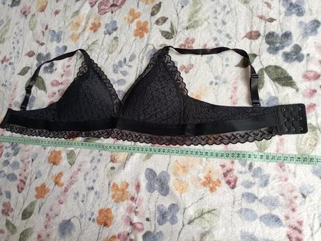 Černá krajková braletka na zapínání, c&a,m