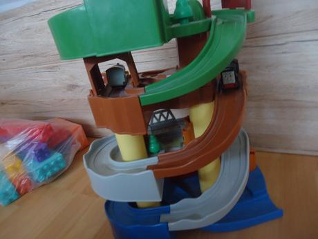 Dráha mašinek + 4 mašinky,