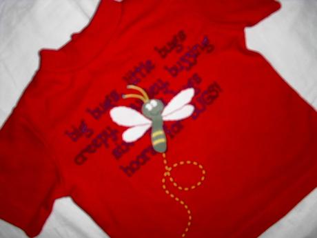 Nádherné červené tričko se včeličkou, 68