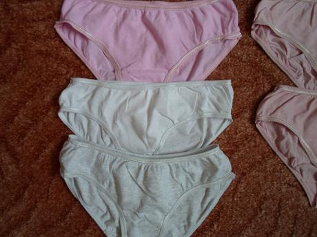 Bílé růžové kalhotky, 152