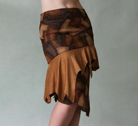 Cípatá asymetrická sukně imitující kůži vel.s, s