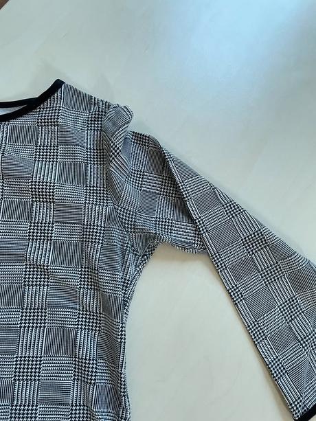 Šaty s rozšířením do boků a kapsami, vel neuveden, m