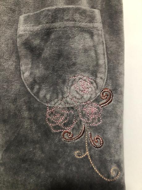 Sametové šedé tepláky s výšivkou, 134