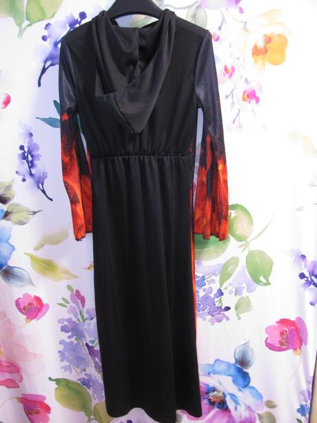 Karnevalový kostým s kapucí ohnivá žena, 