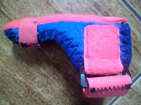 Ortéza palce levé ruky,