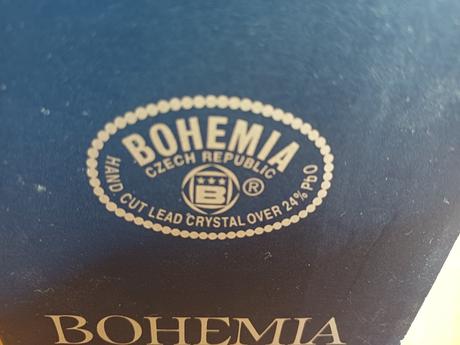 6 broušených křišťálových  váz jako celek, 