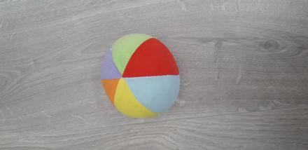 1456 - chrastící míček,