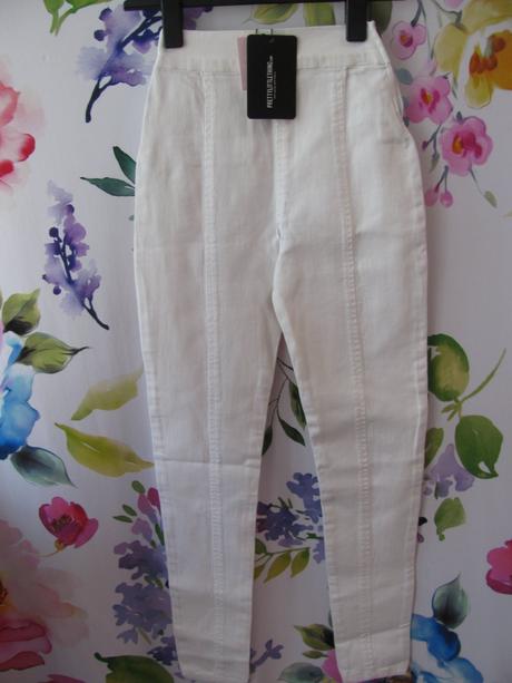 Bílé elastické přiléhavé džíny skiny, 32
