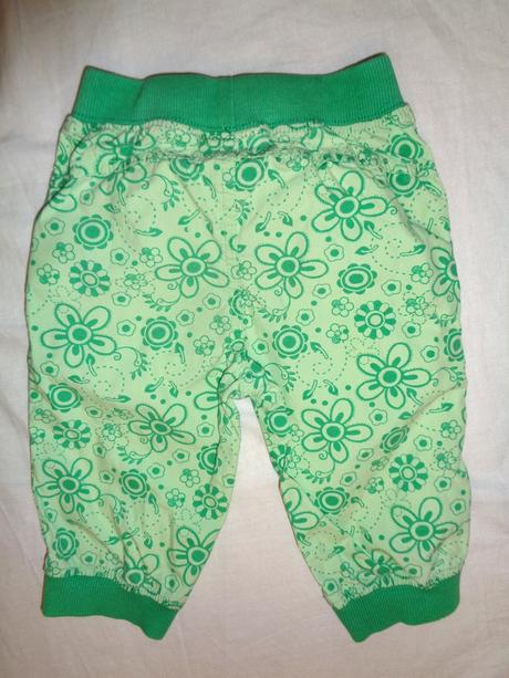 Krásné zelinkavé květované kalhoty, berti,68