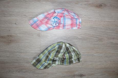 Čepičky a nákrčníky, 56