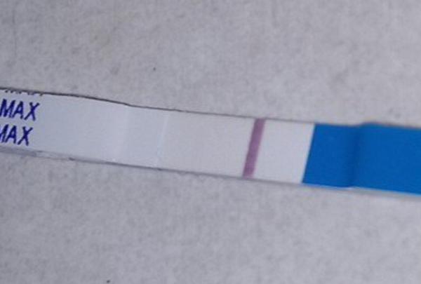 Testy těhotenství ukazují pouze slabý duch. Co to znamená?