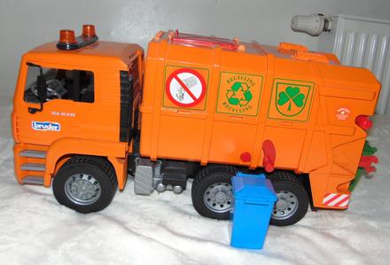Bruder popelářské auto, 