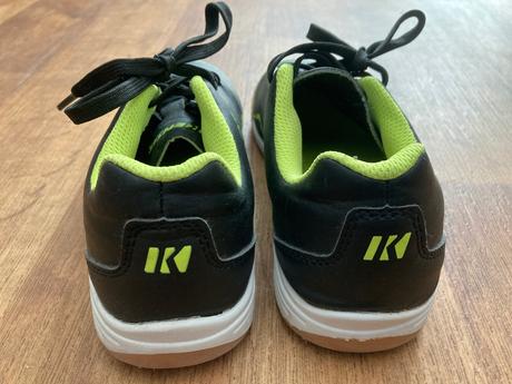 Sportovní boty se světlou podrážkou, 33