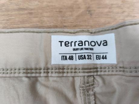 Béžové kraťasy, terranova,44