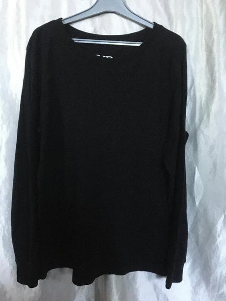 Vel. 32 - 34 černé triko s manžetami, 32