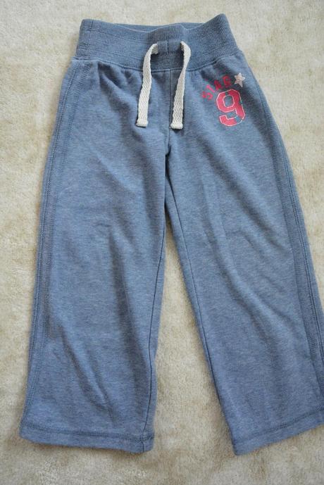 Dvoje tepláky, next,98