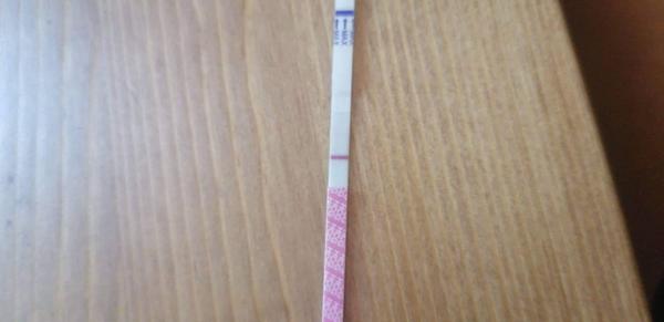 Je slabá čárka na testu známkou těhotenství?