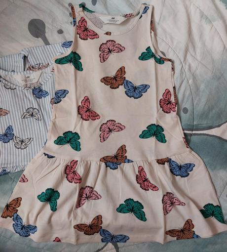 2x šaty motýlci, h&m,110