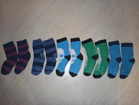 5 párů ponožek (cca 2 - 4 roky), 104