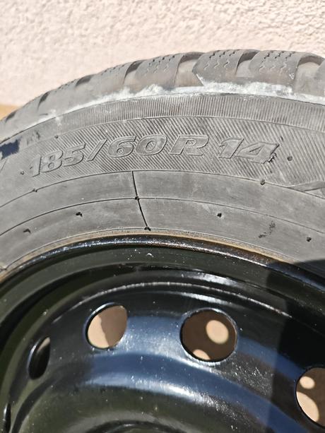 Sada 4 ocelových disků včetně 4 zimních pneumatik, 