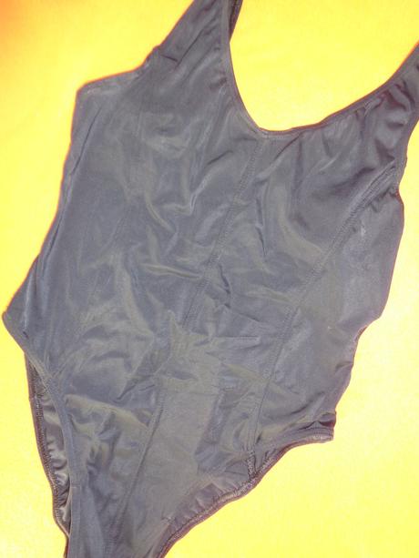 Černé jednodílné prošívané plavky, 42