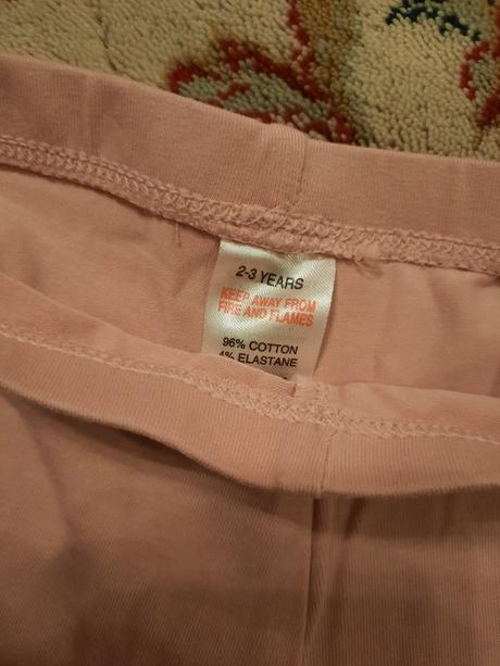 Starorůžové legíny, 98