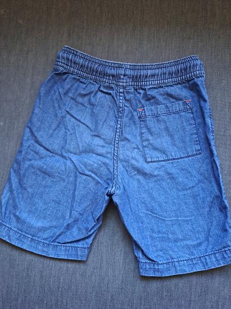 Kraťasy 110/116 skvělý stav, lupilu,110