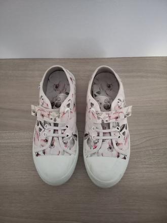 Tenisky s kytkami, 36