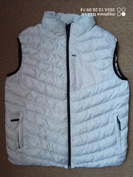 Vesta bílá vel."xl", xl